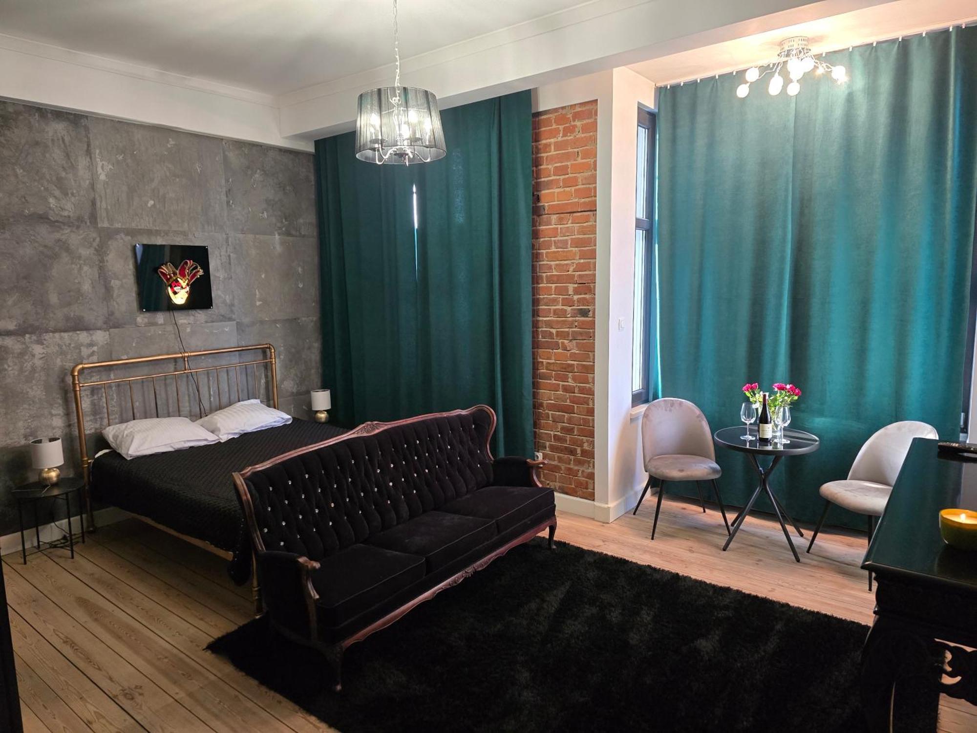 Przytulna Kawalerka W Kamienicy Apartment Олщин Стая снимка
